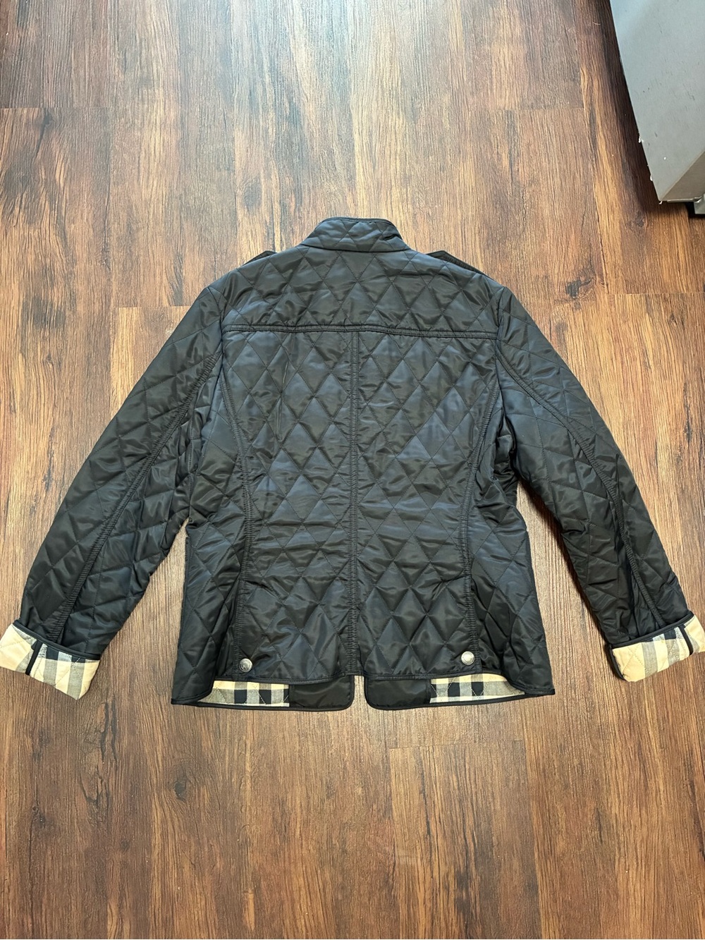 Burberry Black Quilted Women's Puffer Jacket - Picture 3 of 8